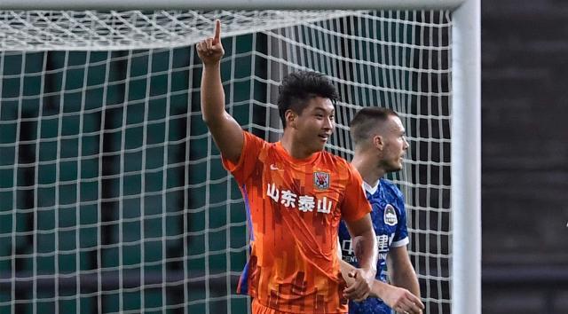 YY易游体育官网-【中超】郭田雨双响 泰山2比1沧州夺第一阶段头名