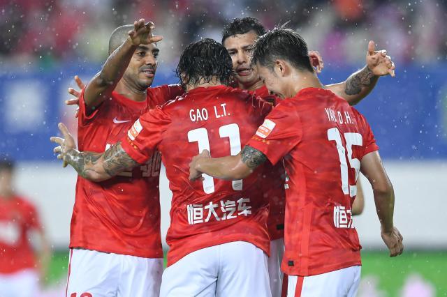 YY易游体育官网-广州队三叉戟首次合体发威 八冠王终于获中超首胜